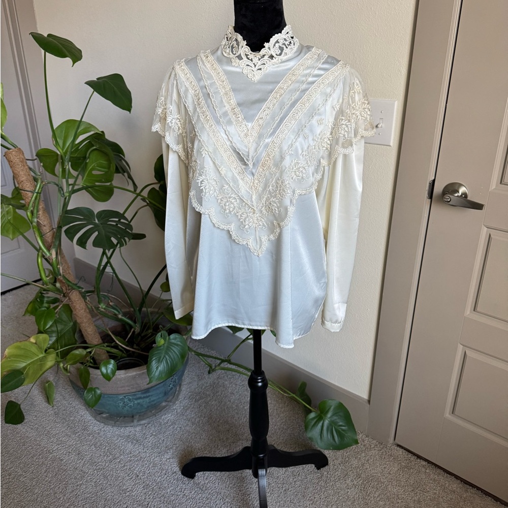 Vintage Lace Trim Cream Blouse